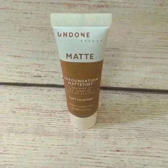 Undone Beauty Matte Light Coverage - Picture 1 of 3